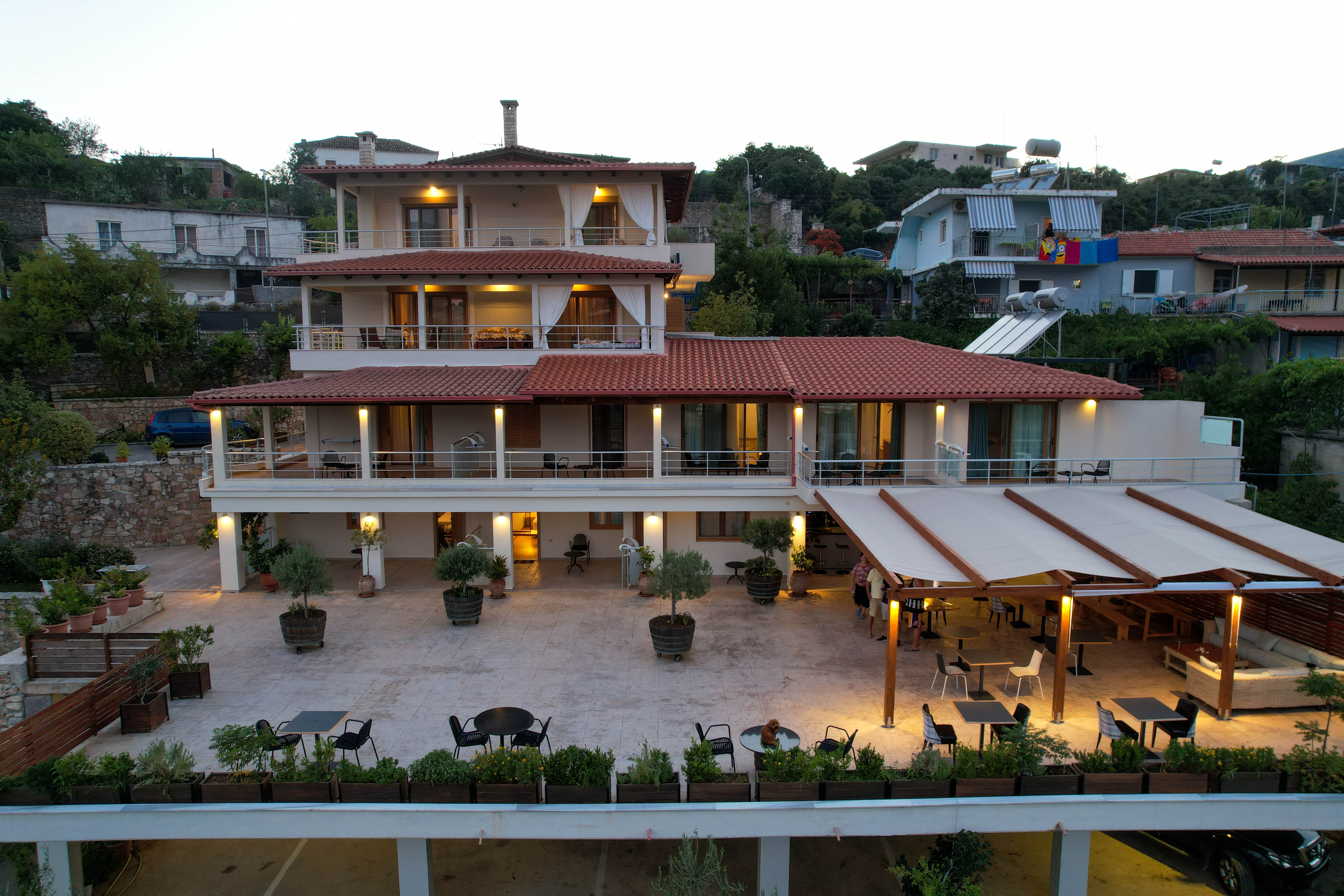 Royal 1967 Himare